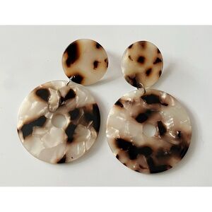 Tortoise Shell Statement Earrings • Unbranded